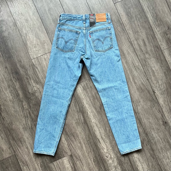 *SOLD* NWT Levi’s Wedgie Tapered Leg jeans - Picture 4 of 8